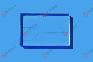 Glass laminar flow microfluidic chip
